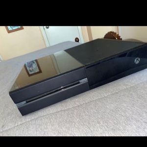 XBOX ONE WITH CONTROLLER